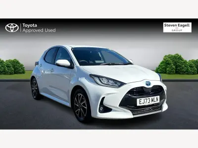Used Toyota Yaris Hybrid Design 2023 White Hatchback