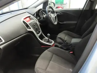 Used Vauxhall Astra SRi 165 HP (121 kW) 2015 Silver Hatchback