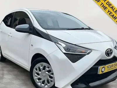 Usado Toyota Aygo X-play 72 HP (52 kW) 2021 Branco Citadino