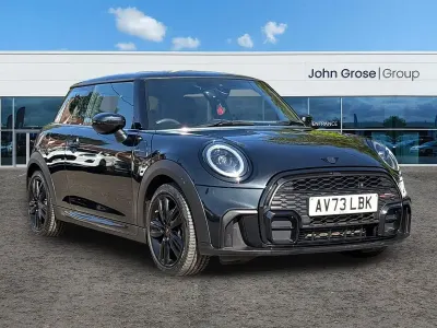 Usado Mini Cooper Hatch 2023 Negro Utilitario