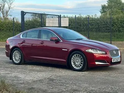 Gebraucht Jaguar XF SE 163 PS (119 kW) 2014 Rot Limousine