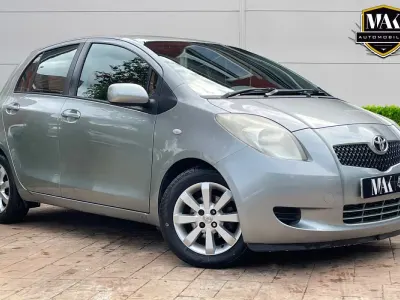 Używany Toyota Yaris 85 KM (62 kW) 2007 Srebrny Hatchback