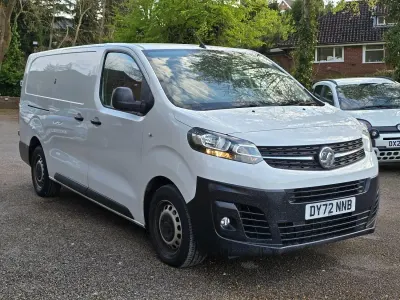 Usado Vauxhall Vivaro 100 HP (73 kW) 2022 Branco Monovolume
