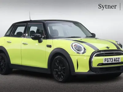 Used Mini Cooper Classic 134 HP (98 kW) 2023 Yellow Hatchback