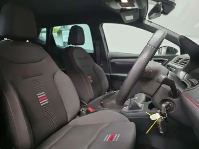 Usado Seat Ibiza FR 115 HP (84 kW) 2018 Cinzento Citadino