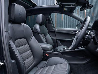 Used Porsche Macan 265 HP (194 kW) 2023 Grey SUV