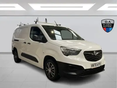 Używany Vauxhall Combo 100 KM (73 kW) 2021 Biały Minivan