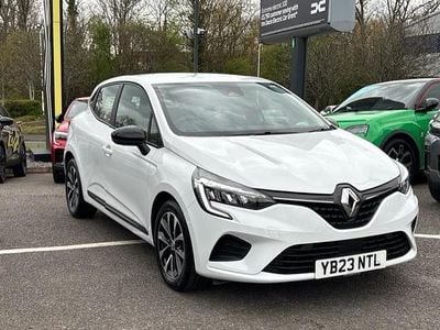 Used Renault Clio V Evolution 90 HP (66 kW) 2023 White  Hatchback