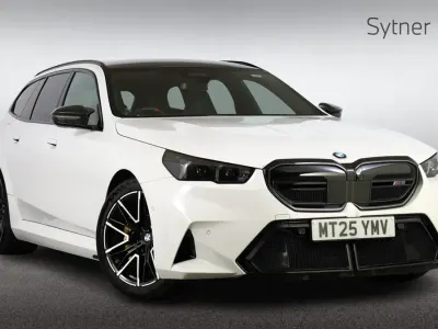 Begagnad BMW M5 Comfort Edition 717 HK (527 kW) 2025 Vit Kombi