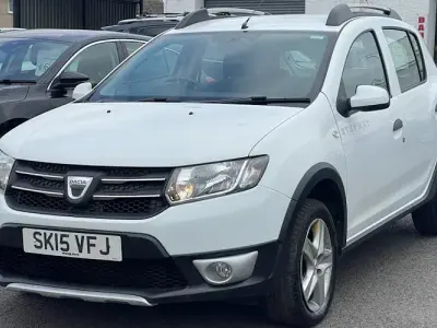 Used Dacia Sandero Lauréate 90 HP (66 kW) 2014 White Hatchback