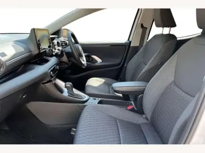 Used Toyota Yaris Hybrid Design 116 HP (85 kW) 2023 White Hatchback