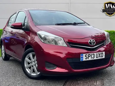 Used Toyota Yaris 99 HP (72 kW) 2013 Red Hatchback