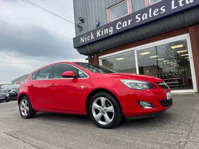 Begagnad Vauxhall Astra SRi 2012 Röd Halvkombi