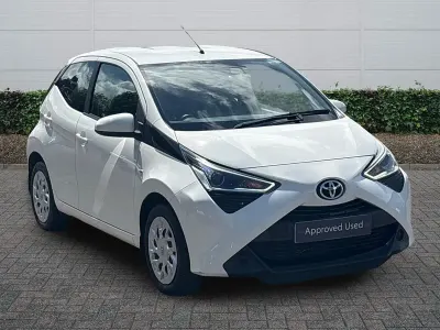 Used Toyota Aygo X-play 72 HP (52 kW) 2021 White Hatchback