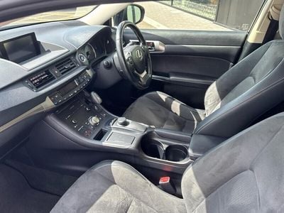 Lexus CT200h