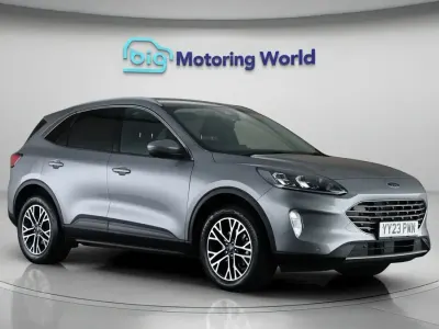 Käytetty Ford Kuga Titanium 150 HP (110 kW) 2023 Hopea Katumaasturi