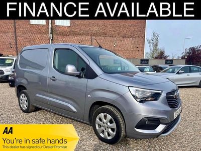 Second-hand Vauxhall Combo 100 CP (73 kW) 2019 Gri Monovolum