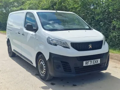 Begagnad Peugeot Expert 142 HK (104 kW) 2022 Vit Van