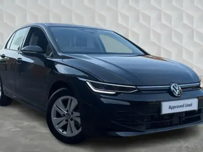 Second-hand VW Golf VIII Life 115 CP (84 kW) 2026 Negru Hatchback