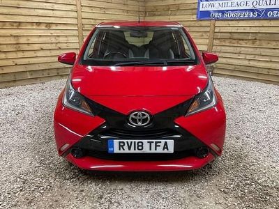 Begagnad Toyota Aygo X-play 68 HK (50 kW) 2018 Röd Halvkombi