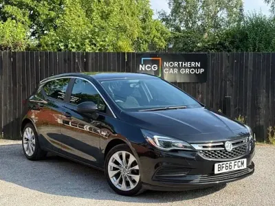 Used Vauxhall Astra Design Edition 105 HP (77 kW) 2016 Black Hatchback