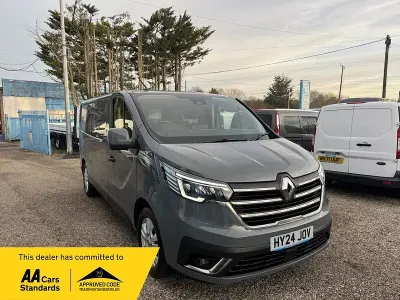 Usado Renault Trafic 130 HP (95 kW) 2024 Cinzento Monovolume