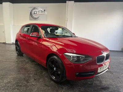 Usado BMW 118 Sport Line 2015 Rojo Utilitario