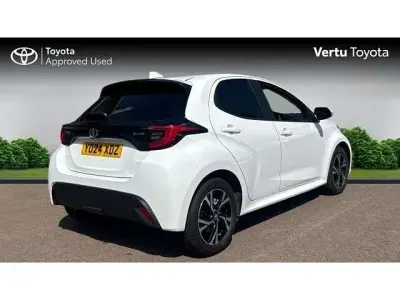 Used Toyota Yaris Hybrid Design 113 HP (83 kW) 2024 White Hatchback