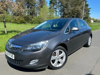 Begagnad Vauxhall Astra SRi 2011 Grå Halvkombi