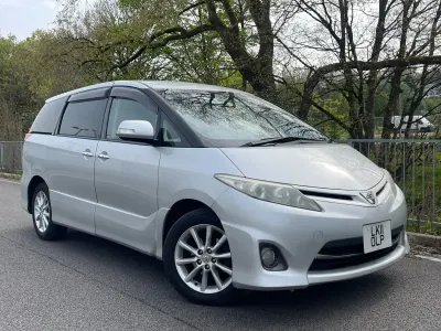 Usado Toyota Estima 2022 Plateado Monovolumen