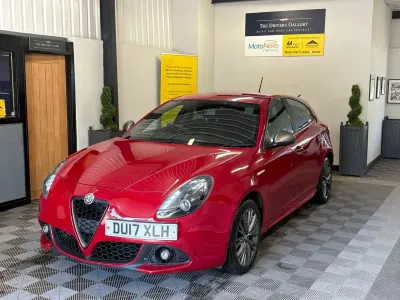 Begagnad Alfa Romeo Giulietta Super 150 HK (110 kW) 2017 Röd Halvkombi
