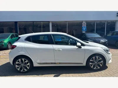 Used Renault Clio Version S 90 HP (66 kW) 2021 White  Hatchback