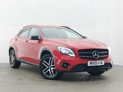 Used Mercedes GLA180 Urban 122 HP (89 kW) 2019 Red SUV