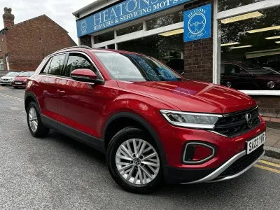 Usado VW T-Roc Life 150 HP (110 kW) 2023 Vermelho SUV