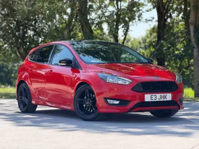 Used Ford Focus Zetec 182 HP (133 kW) 2016 Red Hatchback