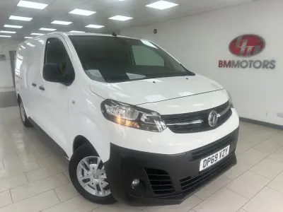Used Vauxhall Vivaro 100 HP (73 kW) 2019 White MPV