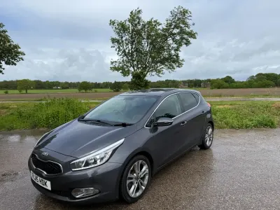 Usado Kia Ceed 2015 Plateado Utilitario