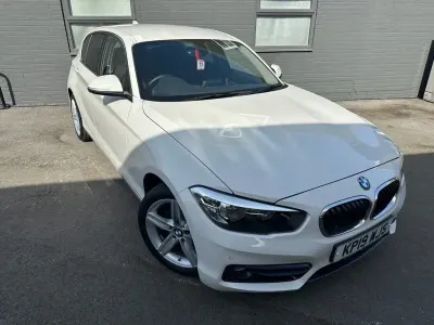 Usado BMW 118 Sport Line 150 HP (110 kW) 2019 Branco Citadino