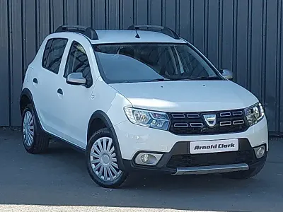 Używany Dacia Sandero Ambiance 90 KM (66 kW) 2017 Biały Hatchback