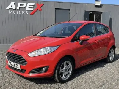 Used Ford Fiesta Zetec 125 HP (91 kW) 2013 Red Hatchback