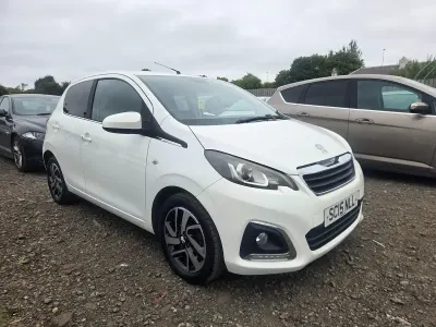 Used Peugeot 108 Allure 82 HP (60 kW) 2015 White Hatchback