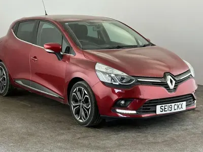 Used Renault Clio Iconic 90 HP (66 kW) 2019 Red Hatchback