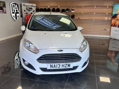 Used Ford Fiesta Zetec 82 HP (60 kW) 2013 White Hatchback