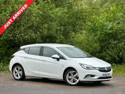 Used Vauxhall Astra SRi 150 HP (110 kW) 2018 White Hatchback