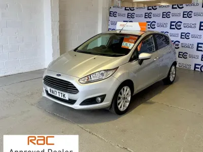 Used Ford Fiesta Titanium 100 HP (73 kW) 2017 Silver Hatchback