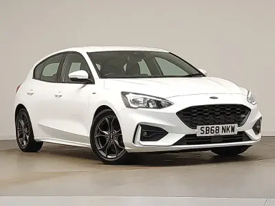 Begagnad Ford Focus ST-Line 120 HK (88 kW) 2019 Vit Halvkombi