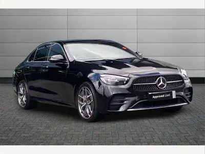 Usado Mercedes E300 AMG Line Premium 261 HP (191 kW) 2023 Preto Sedan