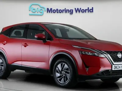 Używany Nissan Qashqai Acenta Premium 140 KM (102 kW) 2023 Czerwony SUV