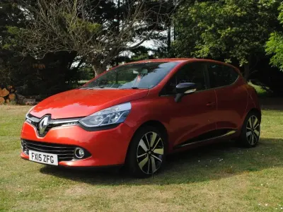 Used Renault Clio IV Dynamique 90 HP (66 kW) 2015 Red Hatchback