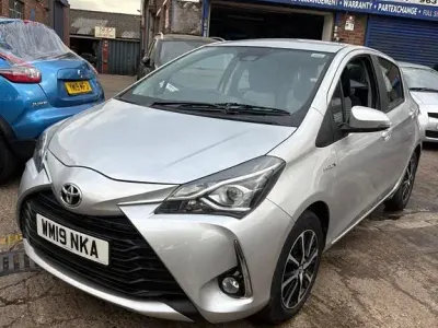 Used Toyota Yaris Hybrid 100 HP (73 kW) 2019 Silver Hatchback